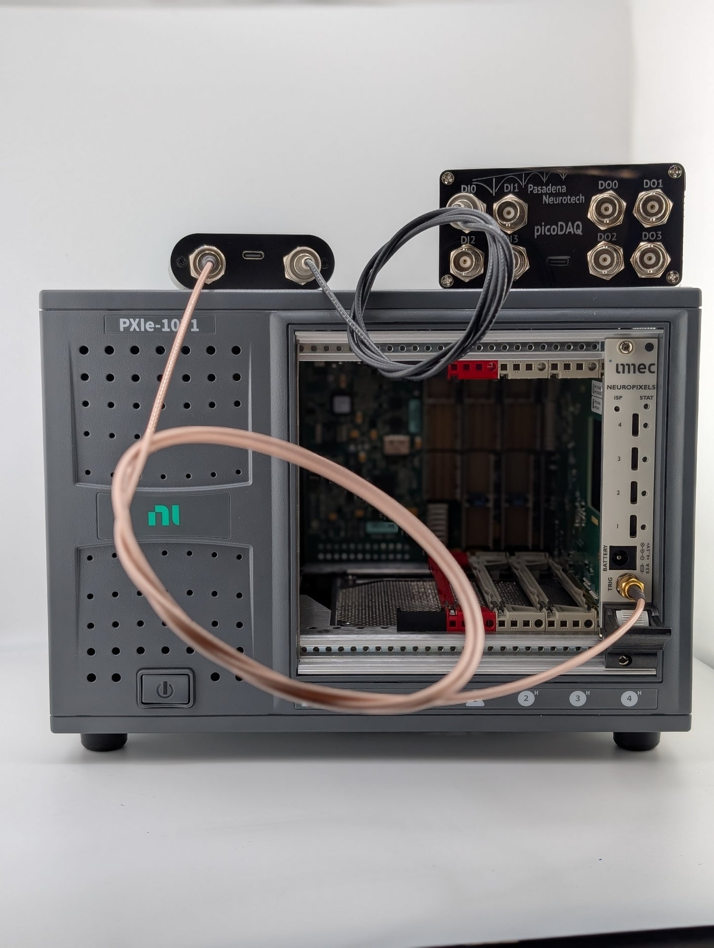 example use case with barcoder output split to a PXIe chassis and a Pasadena Neurotech PicoDAQ.